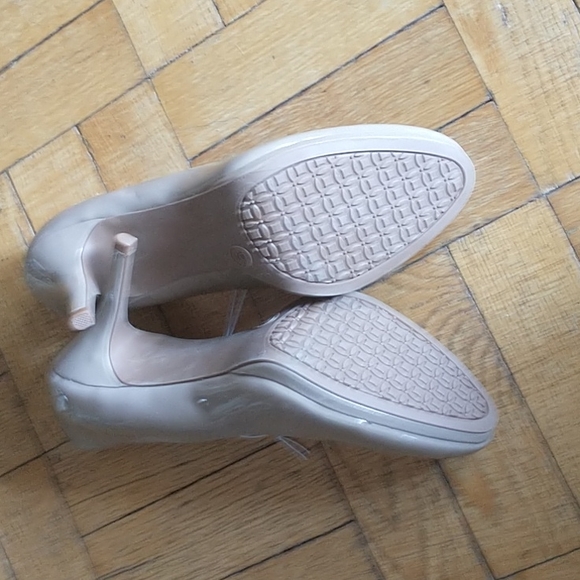 NWT Nude patent heels, size 9 - Picture 3 of 4